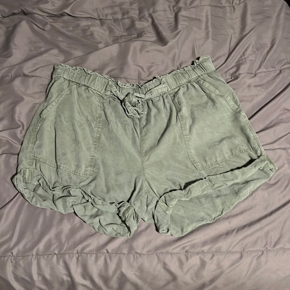 Women’s Aerie shorts.